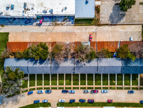 Candlewood Apartments in Garland, TX - Foto de edificio - Building Photo