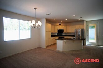 2010 Holt Rinehart Ave in Bakersfield, CA - Building Photo - Building Photo