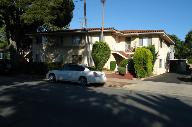 303-307 W Arrellaga St in Santa Barbara, CA - Building Photo - Building Photo