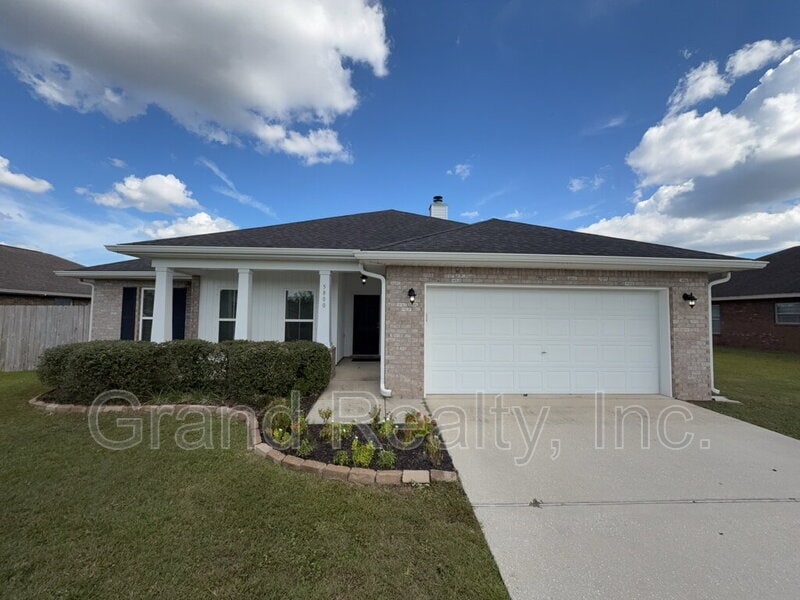 5800 Glenby Ct in Milton, FL - Building Photo