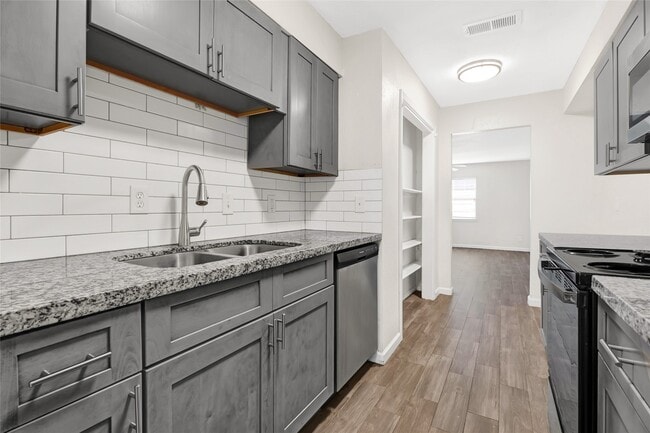 6358 Creekbend Dr in Houston, TX - Building Photo - Building Photo