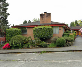 Jenola Court in Seattle, WA - Building Photo - Building Photo