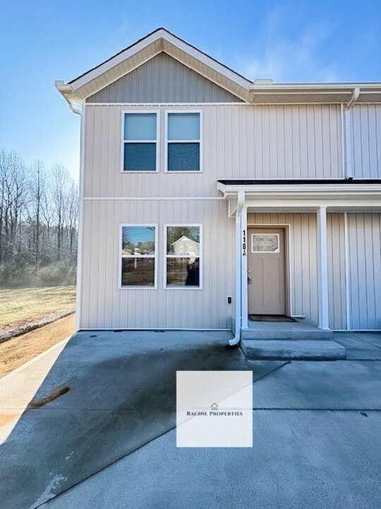 118 Perry Dr in Boiling Springs, SC - Foto de edificio