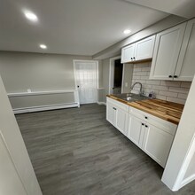 285 Pinewood Dr-Unit -2 in Hopkinton, NH - Foto de edificio - Building Photo