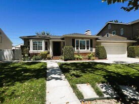 4237 Heather Rd in Long Beach, CA - Building Photo