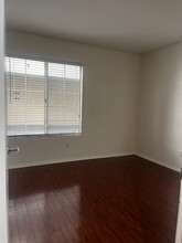 5530 Owensmouth Ave, Unit 113 in Woodland Hills, CA - Building Photo - Building Photo