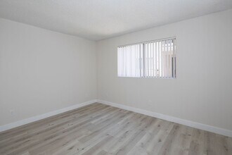 12502 Oak Knoll Rd in Poway, CA - Building Photo - Building Photo