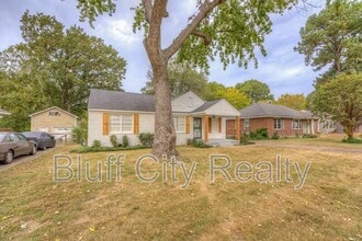 1363 Colonial Rd in Memphis, TN - Building Photo - Building Photo