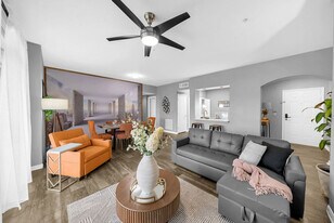 7628 Southern Brook Bend in Tampa, FL - Building Photo