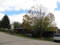 352 Olson St in Mineral Point, WI - Foto de edificio - Building Photo