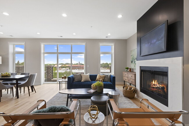 5689 N Lincoln Ave, Unit 4N in Chicago, IL - Building Photo - Building Photo