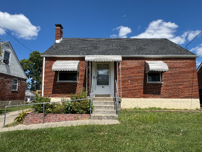 736 Maple Dr in Cincinnati, OH - Building Photo - Building Photo