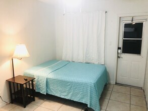 751 Pine Dr in Pompano Beach, FL - Building Photo - Building Photo