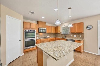 1203 Hyde Park Dr in Round Rock, TX - Building Photo - Building Photo