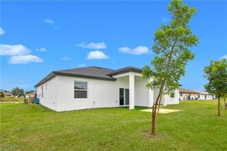 4717 25th St SW in Lehigh Acres, FL - Foto de edificio - Building Photo