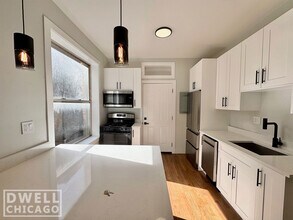 956 N Winchester Ave, Unit 1S in Chicago, IL - Foto de edificio - Building Photo