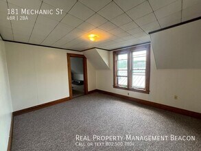 181 Mechanic St in Lebanon, NH - Foto de edificio - Building Photo