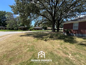 3026 S Edgeware Rd in Memphis, TN - Building Photo - Building Photo