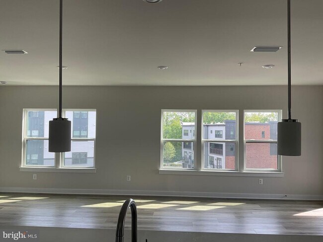 12880 Mosaic Pk Wy-Unit -1-N in Herndon, VA - Building Photo - Building Photo