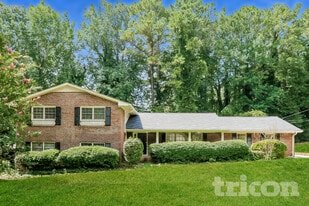 2944 Cherry Blossom Ln in East Point, GA - Building Photo