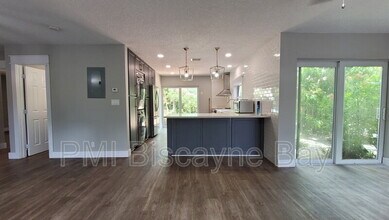 1309 NW 89th Dr in Coral Springs, FL - Building Photo - Building Photo