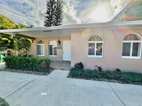 936 SW 68th Ave in Miami, FL - Building Photo - Building Photo