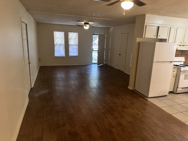 106 E Woodcrest Dr in Jackson, MS - Building Photo - Building Photo