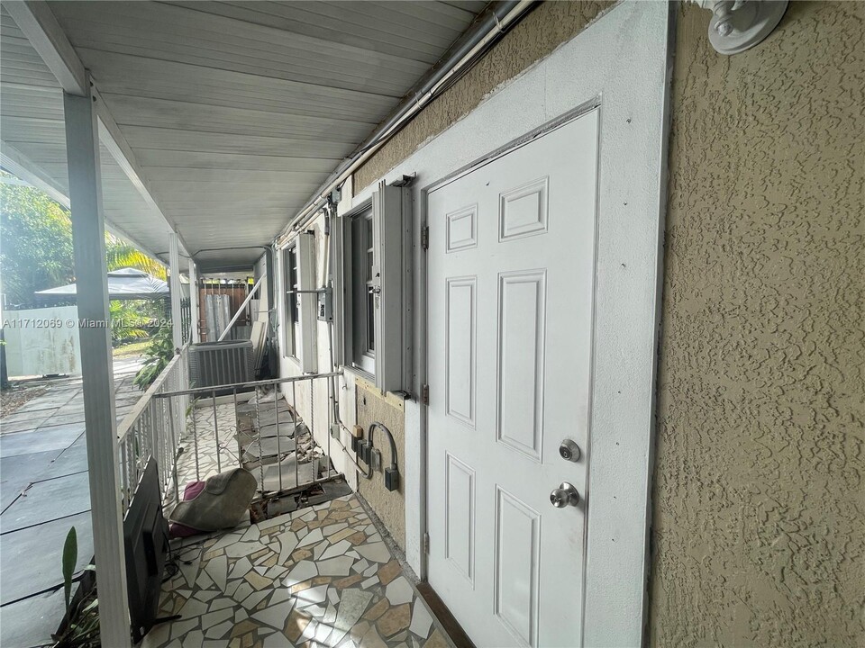 12895 SW 42nd Terrace in Miami, FL - Building Photo