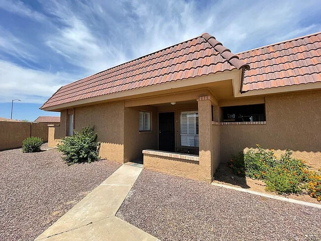 property at 501 W Pontiac Dr