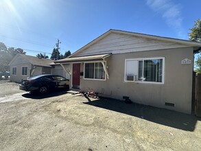 1835 Woodland Ave in East Palo Alto, CA - Building Photo - Building Photo