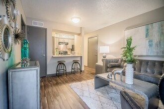 Tuscany Park Apartments in San Antonio, TX - Building Photo - Building Photo