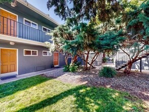 University Square Apartments in Davis, CA - Foto de edificio - Building Photo