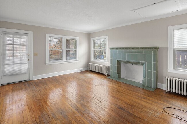 56 Vermont Ave in Asheville, NC - Building Photo - Building Photo
