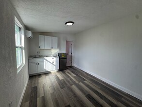 585 Lindley Terrace in Port Charlotte, FL - Building Photo - Building Photo