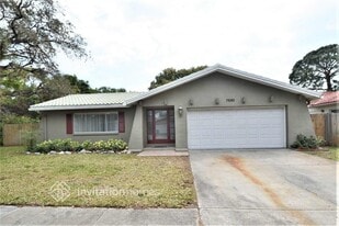 7690 Innis Ct N in St. Petersburg, FL - Building Photo