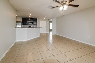 4176 High Ridge Ave in Spring Hill, FL - Building Photo - Building Photo