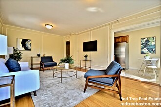 1454 Beacon St, Unit 342 in Brookline, MA - Foto de edificio - Building Photo