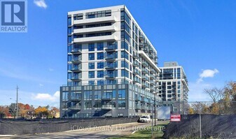 7439 Kingston Rd in Toronto, ON - Building Photo