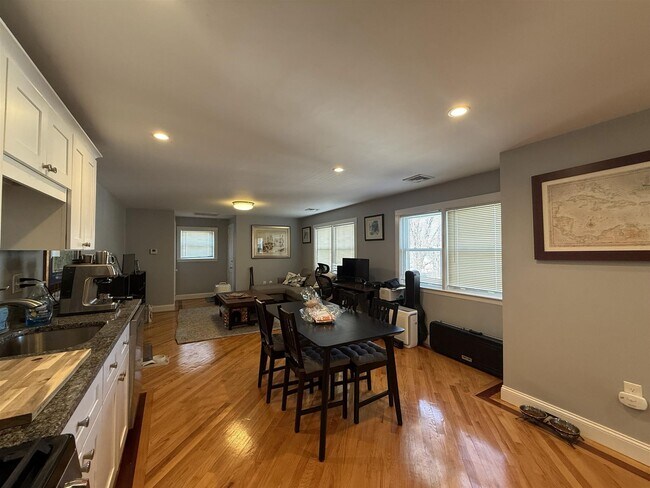 21 Ashland St, Unit 2 in Malden, MA - Building Photo - Building Photo