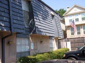 Bowser Apartments in Dallas, TX - Foto de edificio - Building Photo