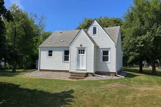 8070 Red Oak Dr in Mounds View, MN - Building Photo - Building Photo