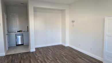 8551 Kenneth Clyde St in Las Vegas, NV - Foto de edificio - Building Photo