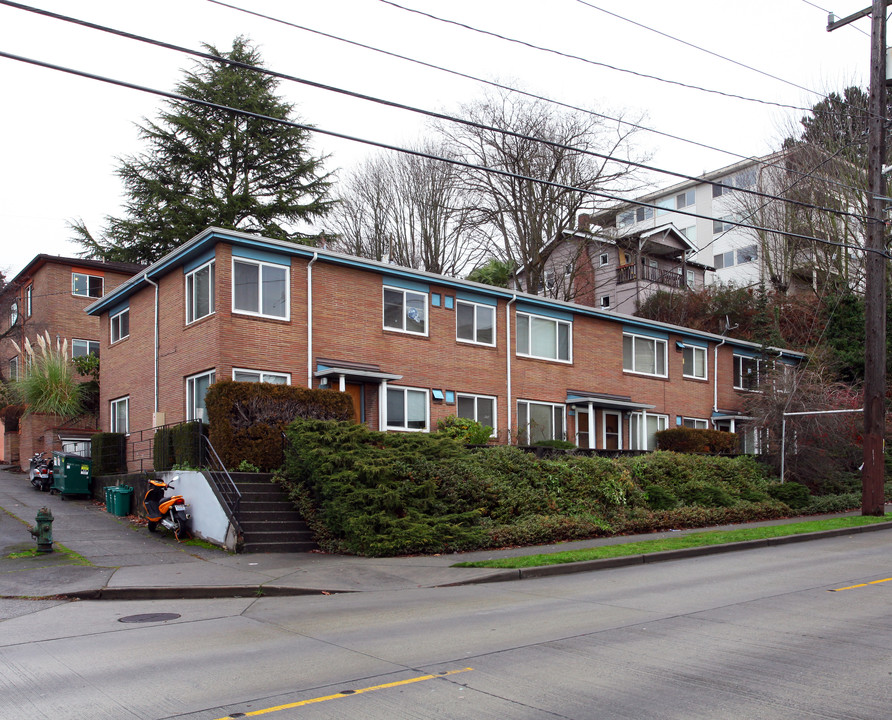 Shamrock Apartments in Seattle, WA - Building Photo