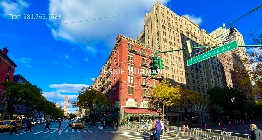 53 W 72nd St in New York, NY - Building Photo