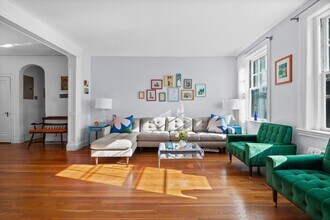 325 Tappan St in Brookline, MA - Building Photo - Building Photo