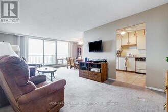 665 Bathgate Dr in Ottawa, ON - Building Photo - Building Photo