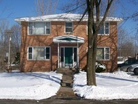 2109 Hillview Rd in New Brighton, MN - Foto de edificio - Building Photo