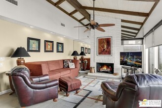 2247 Mira Monte Cir W in Palm Springs, CA - Foto de edificio - Building Photo