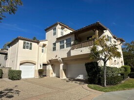 3086 Via Maximo in Carlsbad, CA - Building Photo