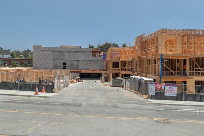 Sunshine Gardens in Encinitas, CA - Building Photo - Building Photo